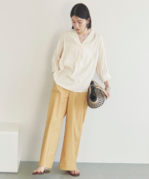 Doux archives(ドゥアルシーヴ)の「ウォッシャブルリネンライクV開きタックブラウス(シャツ/ブラウス・レディース・アイボリー/ベージュ/ネイビー/グレー・FREE)」の6枚目の写真