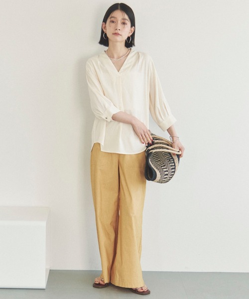 Doux archives(ドゥアルシーヴ)の「ウォッシャブルリネンライクV開きタックブラウス(シャツ/ブラウス・レディース・アイボリー/ベージュ/ネイビー/グレー・FREE)」の7枚目の写真