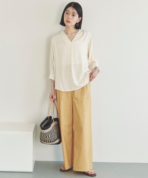 Doux archives(ドゥアルシーヴ)の「ウォッシャブルリネンライクV開きタックブラウス(シャツ/ブラウス・レディース・アイボリー/ベージュ/ネイビー/グレー・FREE)」の10枚目の写真