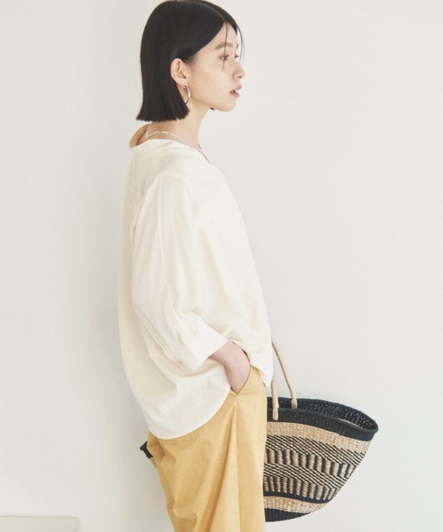 Doux archives(ドゥアルシーヴ)の「ウォッシャブルリネンライクV開きタックブラウス(シャツ/ブラウス・レディース・アイボリー/ベージュ/ネイビー/グレー・FREE)」の16枚目の写真