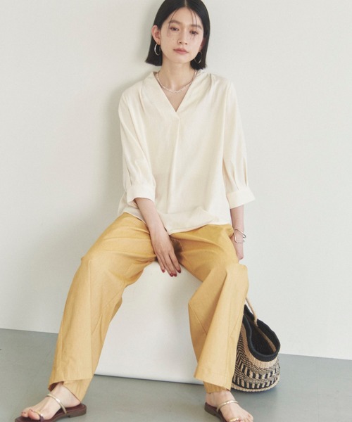 Doux archives(ドゥアルシーヴ)の「ウォッシャブルリネンライクV開きタックブラウス(シャツ/ブラウス・レディース・アイボリー/ベージュ/ネイビー/グレー・FREE)」の20枚目の写真