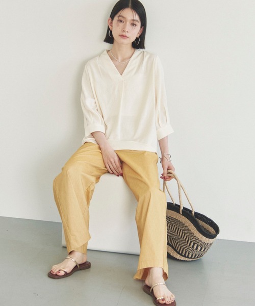 Doux archives(ドゥアルシーヴ)の「ウォッシャブルリネンライクV開きタックブラウス(シャツ/ブラウス・レディース・アイボリー/ベージュ/ネイビー/グレー・FREE)」の21枚目の写真