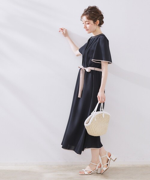 couture brooch（クチュールブローチ）の「【配色・きれいめ・通勤】タックプリーツ配色ワンピース（ワンピース・レディース・ベージュ系4/ネイビー系4・36/38/42/40）」の7枚目の写真