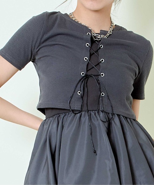 GORGE(ゴージ)の「《レースアップ×アンサンブル風》レディース 半袖トップス クロップド丈 春夏秋(Tシャツ/カットソー・レディース・オフホワイト/ブラック/チャコール・F)」の3枚目の写真