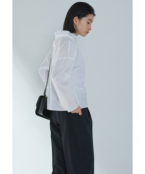 1er Arrondissement(プルミエアロンディスモン)の「【富岡佳子×1er Arrondissement】スタンドラッフルカラーブラウス(シャツ/ブラウス・レディース・ターコイズブルー/オフホワイト・FREE)」の4枚目の写真