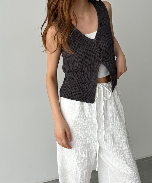 CANAL JEAN（キャナルジーン）の「El mar　3つボタンニットベスト（タンクトップ・レディース・チャコールグレー/ベージュ・ONE SIZE）」の3枚目の写真