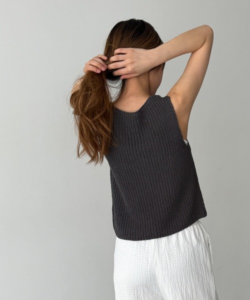 CANAL JEAN（キャナルジーン）の「El mar　3つボタンニットベスト（タンクトップ・レディース・チャコールグレー/ベージュ・ONE SIZE）」の4枚目の写真
