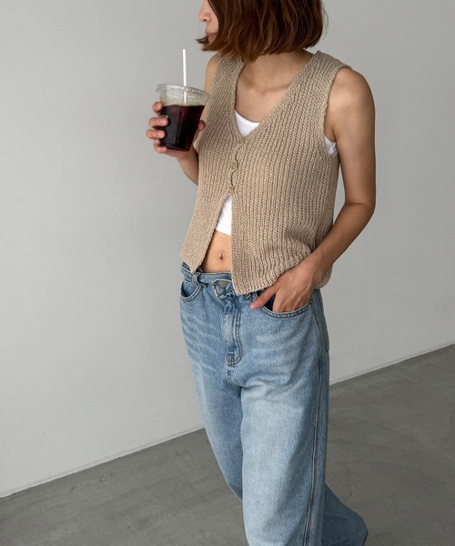 CANAL JEAN（キャナルジーン）の「El mar　3つボタンニットベスト（タンクトップ・レディース・チャコールグレー/ベージュ・ONE SIZE）」の6枚目の写真