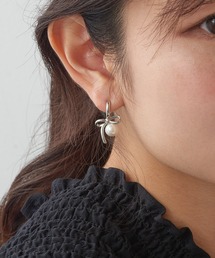MAGASIN DE MODE Chou Chou（マガジンデモードシュシュ）の「【MAGASIN DE MODE Chou Chou】ピアス ニッケルフリー メタル パール リボン フープピアス　OSWY（ピアス（両耳用））」