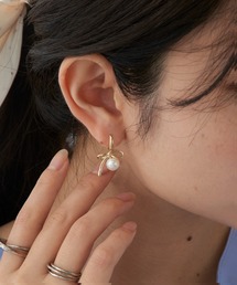 MAGASIN DE MODE Chou Chou（マガジンデモードシュシュ）の「【MAGASIN DE MODE Chou Chou】ピアス ニッケルフリー メタル パール リボン フープピアス　OSWY（ピアス（両耳用）・レディース）」