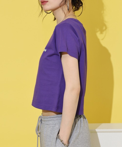 NERDY(ノルディ)の「ブレンク ミニロゴ クロップド 半袖 Tシャツ(Tシャツ/カットソー・レディース・パープル/ホワイト/ブラック・S/M/SS)」の15枚目の写真