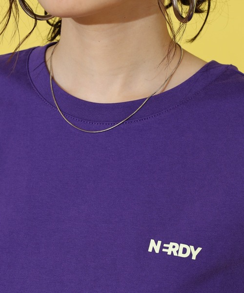 NERDY(ノルディ)の「ブレンク ミニロゴ クロップド 半袖 Tシャツ(Tシャツ/カットソー・レディース・パープル/ホワイト/ブラック・S/M/SS)」の13枚目の写真