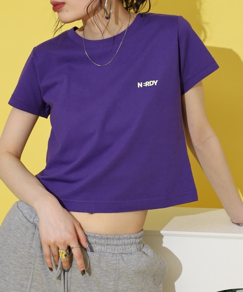 NERDY(ノルディ)の「ブレンク ミニロゴ クロップド 半袖 Tシャツ(Tシャツ/カットソー・レディース・パープル/ホワイト/ブラック・S/M/SS)」の21枚目の写真