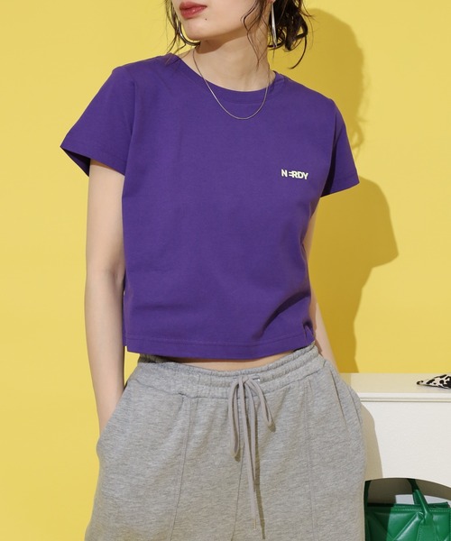 NERDY(ノルディ)の「ブレンク ミニロゴ クロップド 半袖 Tシャツ(Tシャツ/カットソー・レディース・パープル/ホワイト/ブラック・S/M/SS)」の18枚目の写真