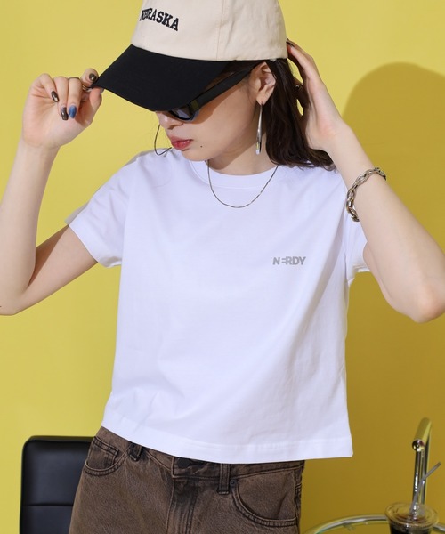 NERDY(ノルディ)の「ブレンク ミニロゴ クロップド 半袖 Tシャツ(Tシャツ/カットソー・レディース・パープル/ホワイト/ブラック・S/M/SS)」の8枚目の写真