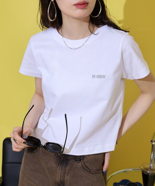 NERDY(ノルディ)の「ブレンク ミニロゴ クロップド 半袖 Tシャツ(Tシャツ/カットソー・レディース・パープル/ホワイト/ブラック・S/M/SS)」の7枚目の写真