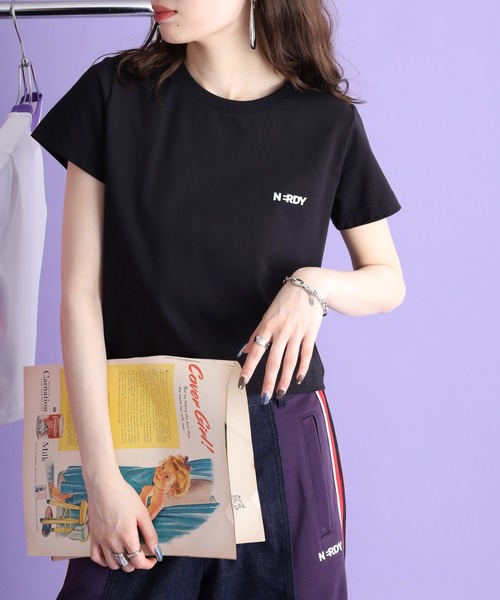 NERDY(ノルディ)の「ブレンク ミニロゴ クロップド 半袖 Tシャツ(Tシャツ/カットソー・レディース・パープル/ホワイト/ブラック・S/M/SS)」の5枚目の写真