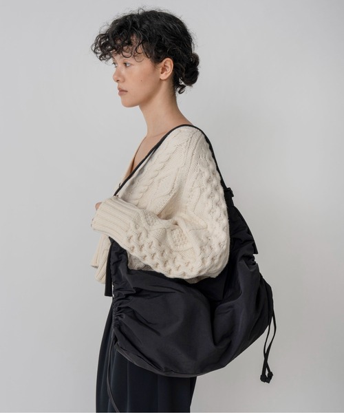 LE VERNIS（ル・ベルニ）の「LE VERNIS(ル・ベルニ) Stomach bag M（ショルダーバッグ・レディース・ブラウン/チャコール/ベージュ/ブラック・FREE）」の5枚目の写真