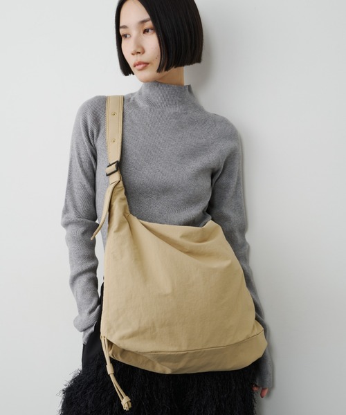 LE VERNIS（ル・ベルニ）の「LE VERNIS(ル・ベルニ) Stomach bag M（ショルダーバッグ・レディース・ブラウン/チャコール/ベージュ/ブラック・FREE）」の8枚目の写真