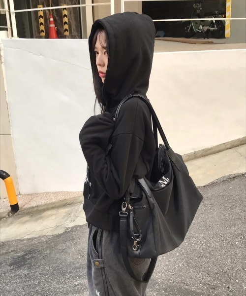 MUCENT（ムセント）の「◇MUCENT◇ブランド直輸入正規品/4WAY シグネチャー ロゴ トートバッグ 4WAY SIGNATURE LOGO TOTE BAG（ショルダーバッグ・レディース・ブラック・FREE）」の19枚目の写真