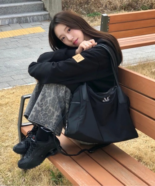 MUCENT（ムセント）の「◇MUCENT◇ブランド直輸入正規品/4WAY シグネチャー ロゴ トートバッグ 4WAY SIGNATURE LOGO TOTE BAG（ショルダーバッグ・レディース・ブラック・FREE）」の22枚目の写真