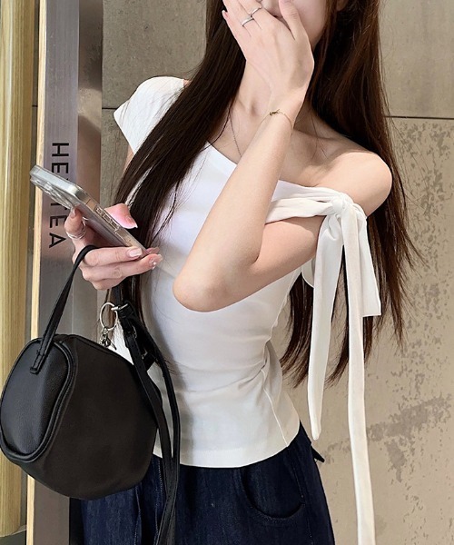FREE STYLISTS(フリー スタイリスト)の「YUGA_YGMC Ribbon off-shoulder top(Tシャツ/カットソー・レディース・ブラック/ネイビー/ホワイト・L/M)」の6枚目の写真