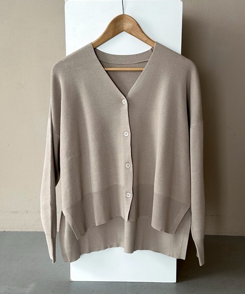 Doux archives（ドゥアルシーヴ）の「サイドスリットワイドカーディガン（カーディガン/ボレロ・レディース・チャコールグレー/パープル/グレイッシュベージュ/キャメル・FREE）」の2枚目の写真
