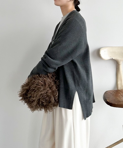 Doux archives（ドゥアルシーヴ）の「サイドスリットワイドカーディガン（カーディガン/ボレロ・レディース・チャコールグレー/パープル/グレイッシュベージュ/キャメル・FREE）」の15枚目の写真