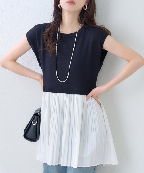 natural couture(ナチュラルクチュール)の「プリーツドッキングニット(ニット/セーター・レディース・オフホワイト/ブラック/イエロー・FREE)」の3枚目の写真