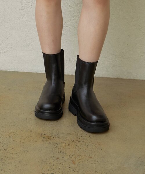 Omekashi（オメカシ）の「サイドゴアショートブーツ（ブーツ・レディース・ブラック・LARGE/MEDIUM/SMALL）」の5枚目の写真