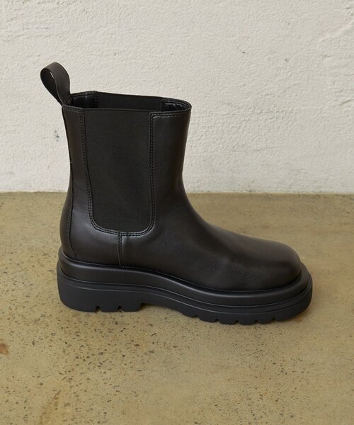 Omekashi（オメカシ）の「サイドゴアショートブーツ（ブーツ・レディース・ブラック・LARGE/MEDIUM/SMALL）」の2枚目の写真
