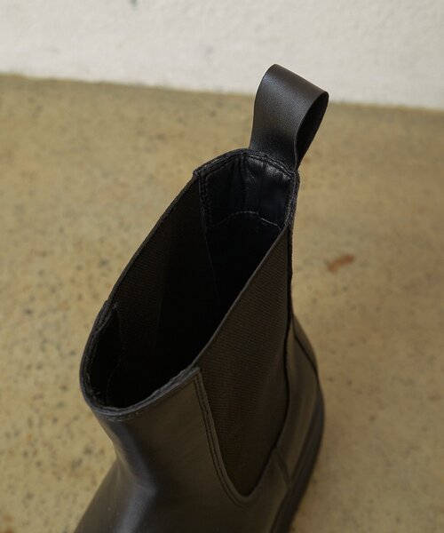 Omekashi（オメカシ）の「サイドゴアショートブーツ（ブーツ・レディース・ブラック・LARGE/MEDIUM/SMALL）」の3枚目の写真