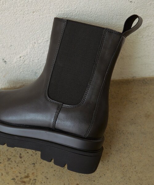 Omekashi（オメカシ）の「サイドゴアショートブーツ（ブーツ・レディース・ブラック・LARGE/MEDIUM/SMALL）」の4枚目の写真