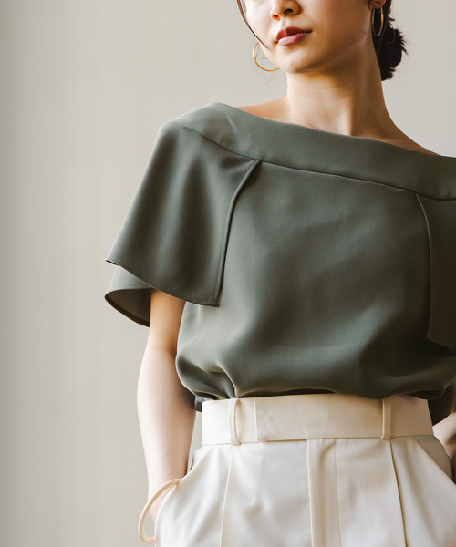 新品　noble スクエアケープスリーブブラウス Noble（ノーブル）の「【洗える】スクエアケープスリーブ