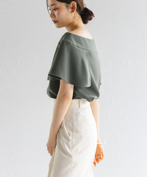 Noble（ノーブル）の「【洗える】スクエアケープスリーブブラウス