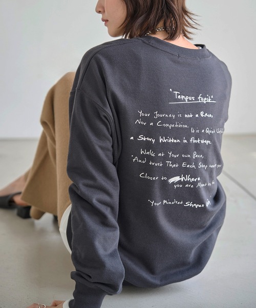 meilmada（メイルマダ）の「メッセージロゴ刺繍スウェット（スウェット・レディース・オートミール/チャコールグレー・FREE）」の2枚目の写真