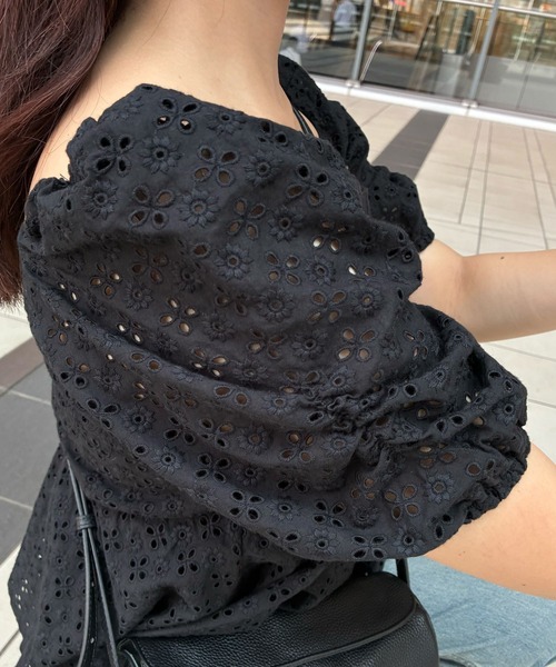 mysty woman（ミスティウーマン）の「【WEB限定】レース刺繍ブラウス　588228（シャツ/ブラウス・レディース・パープル/グリーン/レッド/ブラック/オフホワイト・FREE）」の15枚目の写真