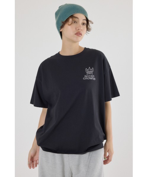 RODEO CROWNS WIDE BOWL（ロデオクラウンズワイドボウル）の「スタッズCROWNロゴTシャツ（Tシャツ/カットソー・レディース・ブラック/オフホワイト/ダークグリーン/マスタード・FREE）」の16枚目の写真