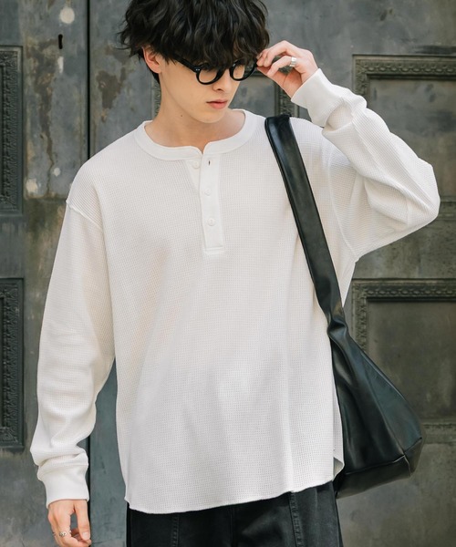 Rocky Monroe(ロッキーモンロー)の「新色追加 オーバーサイズ T/Cワッフルヘンリーネック長袖Tシャツ(Tシャツ/カットソー・メンズ・オートミール/チャコール/ホワイト/ブラック/グレー/ブルーグレー/ピンク・M/L/XL)」の2枚目の写真