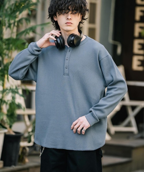 Rocky Monroe(ロッキーモンロー)の「新色追加 オーバーサイズ T/Cワッフルヘンリーネック長袖Tシャツ(Tシャツ/カットソー・メンズ・オートミール/チャコール/ホワイト/ブラック/グレー/ブルーグレー/ピンク・M/L/XL)」の4枚目の写真