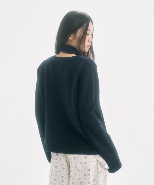 FEKETE（フェケテ）の「alpaca wool v-neck knit & slim scarf set / アルパカウールスリムマフラー付きVネックニット（ニット/セーター・レディース・アイボリー/ブラック/ネイビー/グレー・MEDIUM/SMALL/LARGE）」の11枚目の写真