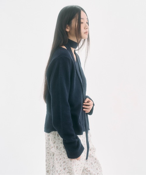 FEKETE（フェケテ）の「alpaca wool v-neck knit & slim scarf set / アルパカウールスリムマフラー付きVネックニット（ニット/セーター・レディース・アイボリー/ブラック/ネイビー/グレー・MEDIUM/SMALL/LARGE）」の10枚目の写真
