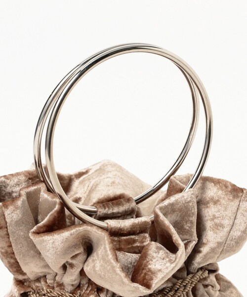 B:MING by BEAMS（ビーミングバイビームス）の「BAGMATI / 巾着 ベロア バッグ（ショルダーバッグ・レディース・ブラック/ブラウン系その他・ONE SIZE）」の5枚目の写真