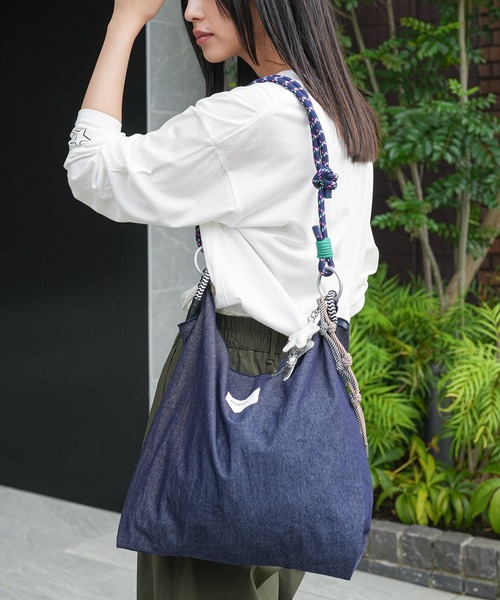 mili an deni（ミリアンデニ）の「チャーム付き3WAYロープバッグ（ショルダーバッグ・レディース・インディゴブルー/ブルー・F）」の6枚目の写真