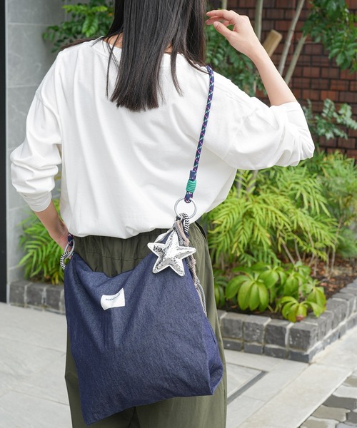mili an deni（ミリアンデニ）の「チャーム付き3WAYロープバッグ（ショルダーバッグ・レディース・インディゴブルー/ブルー・F）」の7枚目の写真