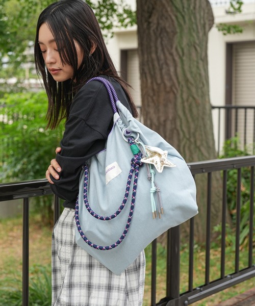 mili an deni（ミリアンデニ）の「チャーム付き3WAYロープバッグ（ショルダーバッグ・レディース・インディゴブルー/ブルー・F）」の11枚目の写真