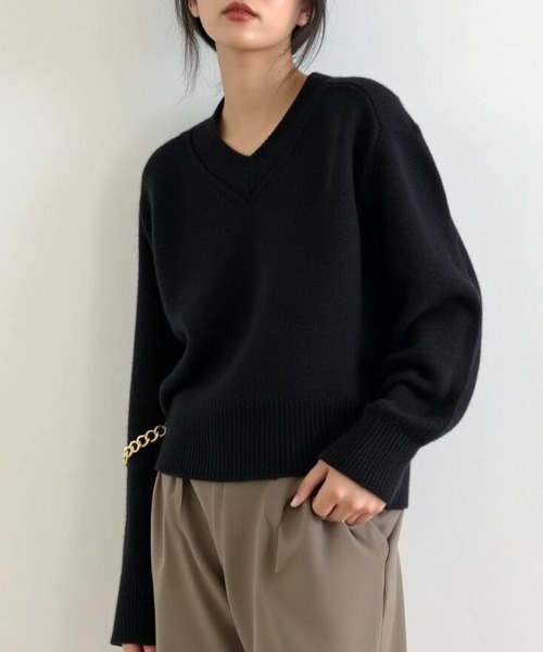 cammie(キャミー)の「Vネックシンプルルーズニット(ニット/セーター・レディース・グリーン/キャメル/ベージュ/オフホワイト/グレー/ブラック・F)」の14枚目の写真