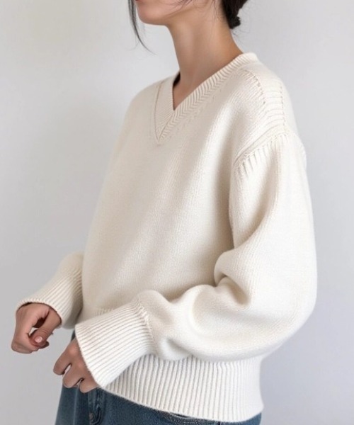 cammie(キャミー)の「Vネックシンプルルーズニット(ニット/セーター・レディース・グリーン/キャメル/ベージュ/オフホワイト/グレー/ブラック・F)」の10枚目の写真