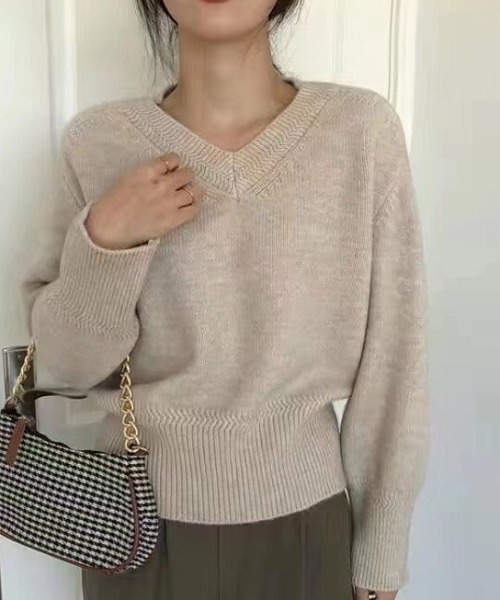 cammie(キャミー)の「Vネックシンプルルーズニット(ニット/セーター・レディース・グリーン/キャメル/ベージュ/オフホワイト/グレー/ブラック・F)」の22枚目の写真