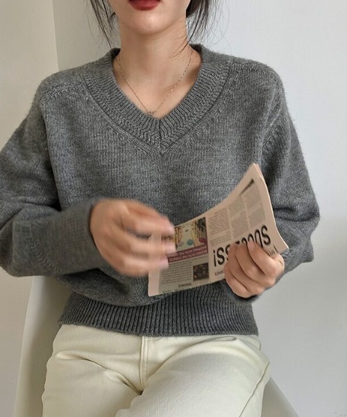 cammie(キャミー)の「Vネックシンプルルーズニット(ニット/セーター・レディース・グリーン/キャメル/ベージュ/オフホワイト/グレー/ブラック・F)」の15枚目の写真